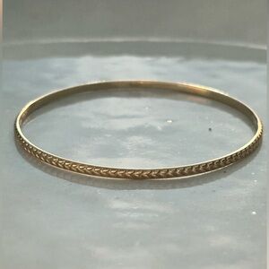 YEARLY CO 14K PATTERNED ENGRAVED BANGLE 7”